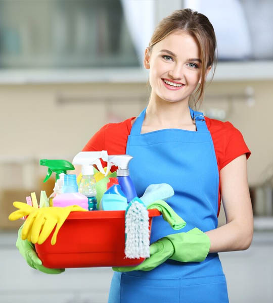 women-cleaning-service